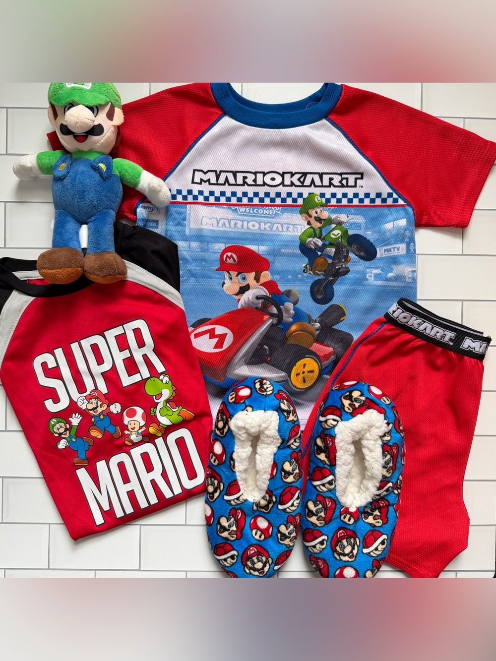 5/6🍄 Super Mario Boys Bundle! Pajama Set, Performance Shirt, Slippers & Stuffie